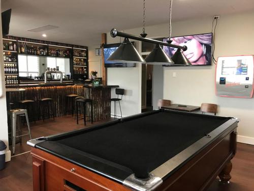 Bar-pool-header